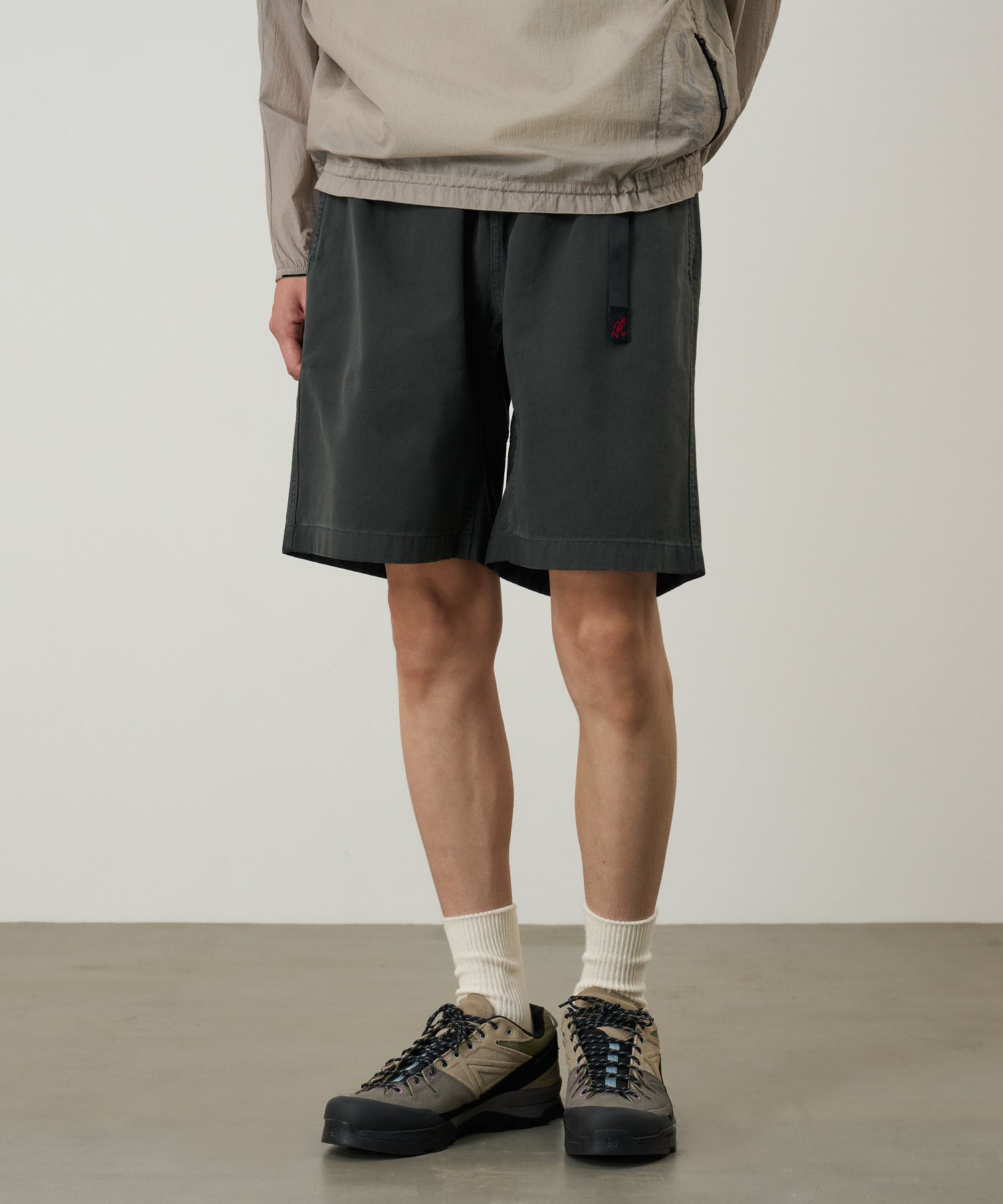 G101-OGT_SMOKEYGREY_fitting_M2