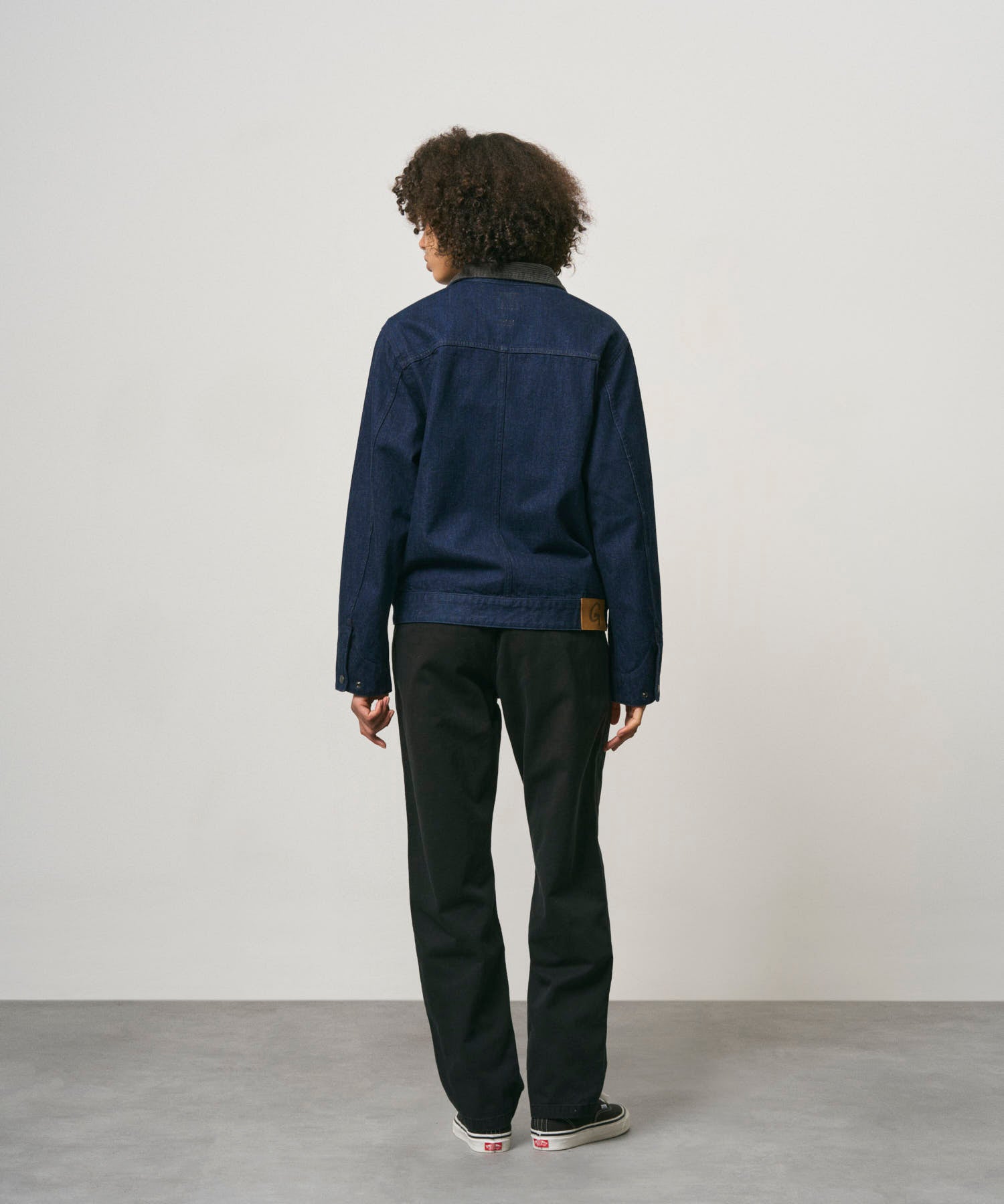 G202-OGT_BLACK_fitting_W3