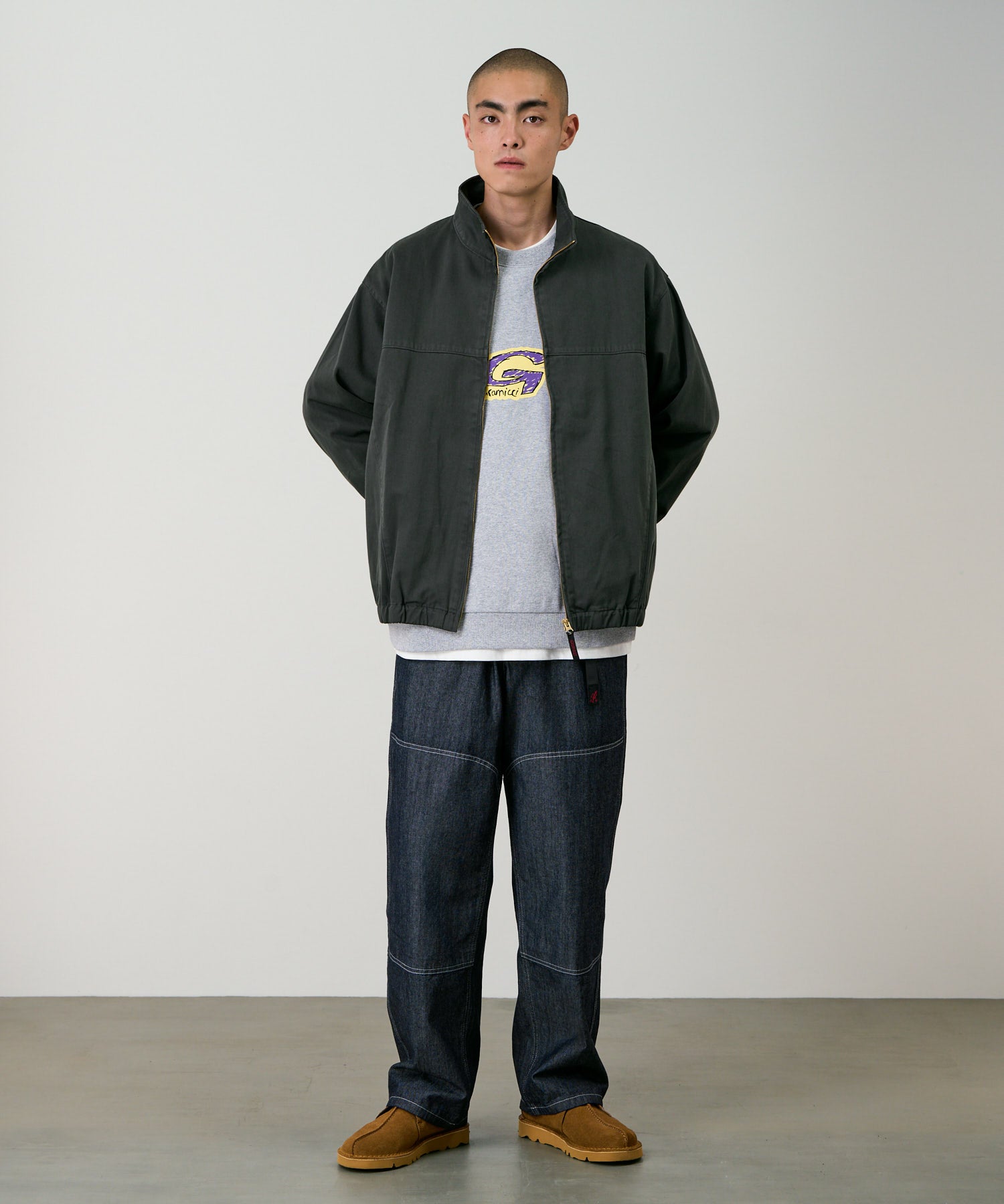 G3FM-J002_SMOKEYGREY_fitting_M1