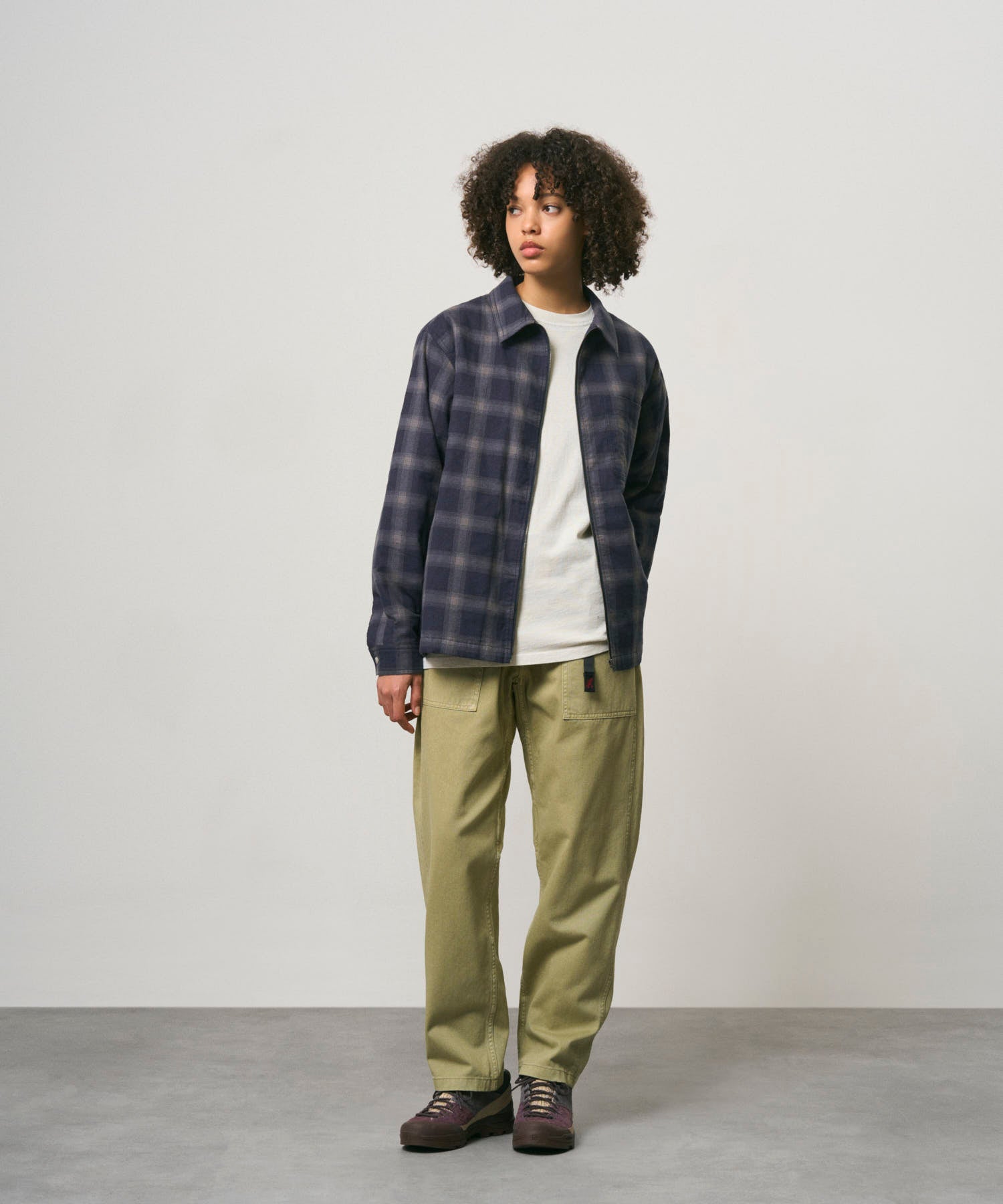G6FM-J052_NAVYSHADOWPLAID_fitting_W2