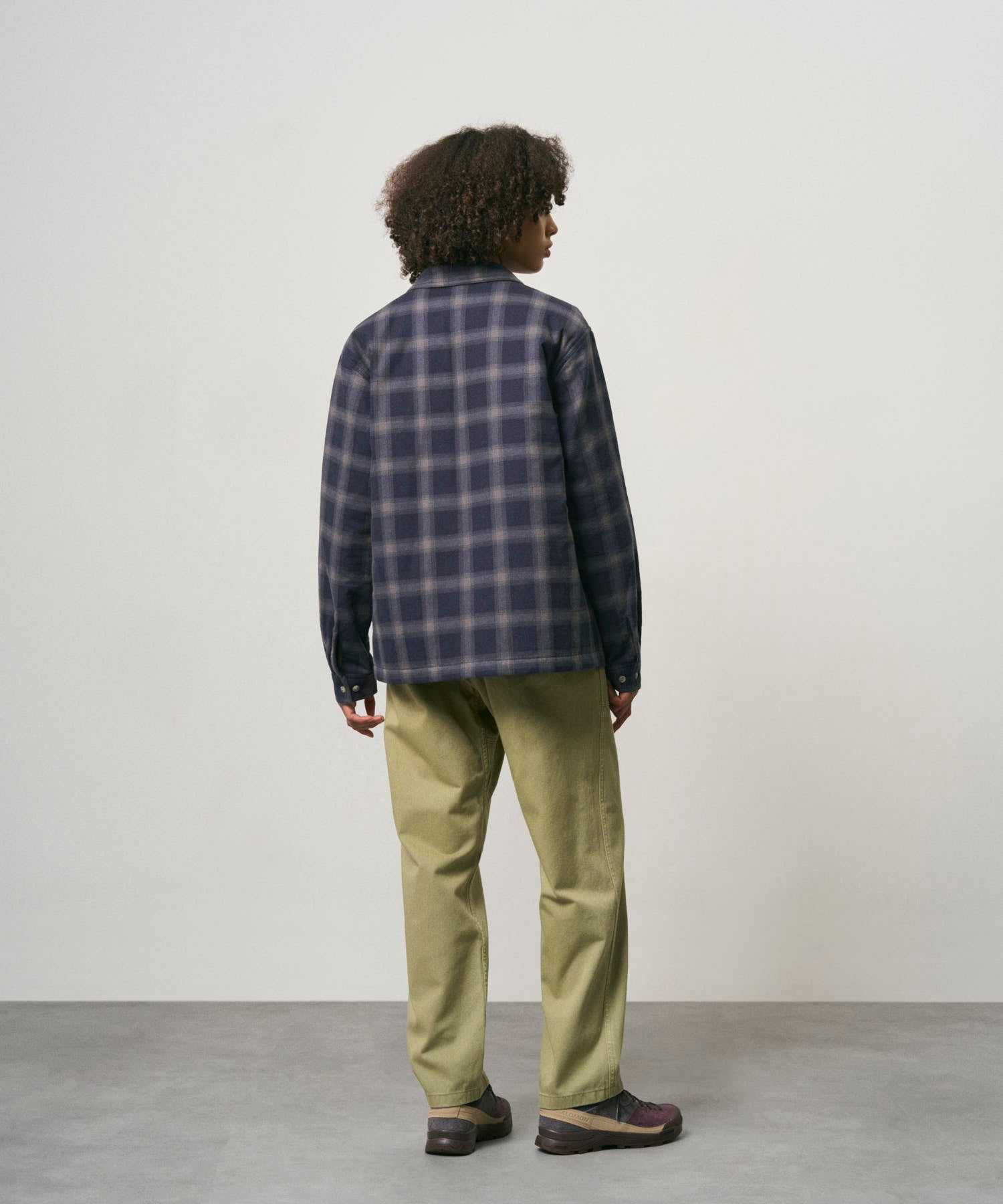 G6FM-J052_NAVYSHADOWPLAID_fitting_W3