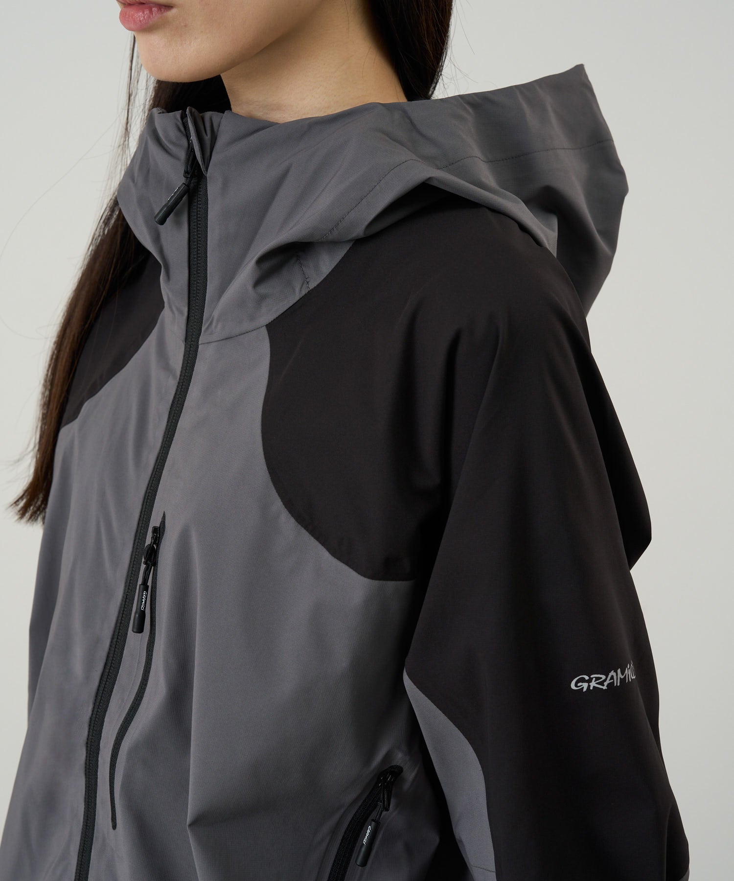 G6SU-J047_BLACK_fitting_W5