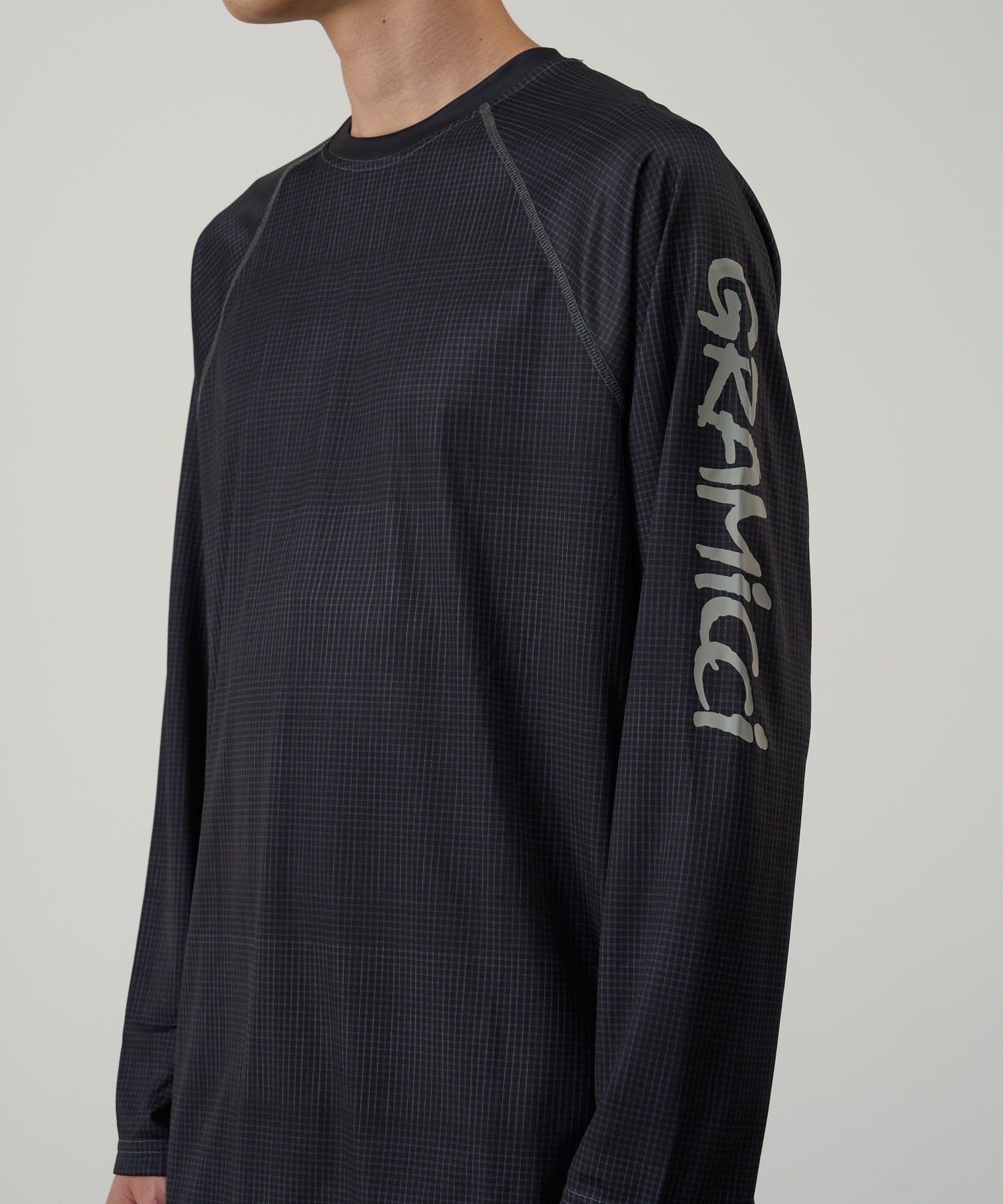 G6SU-J054_BLACK_fitting_M2