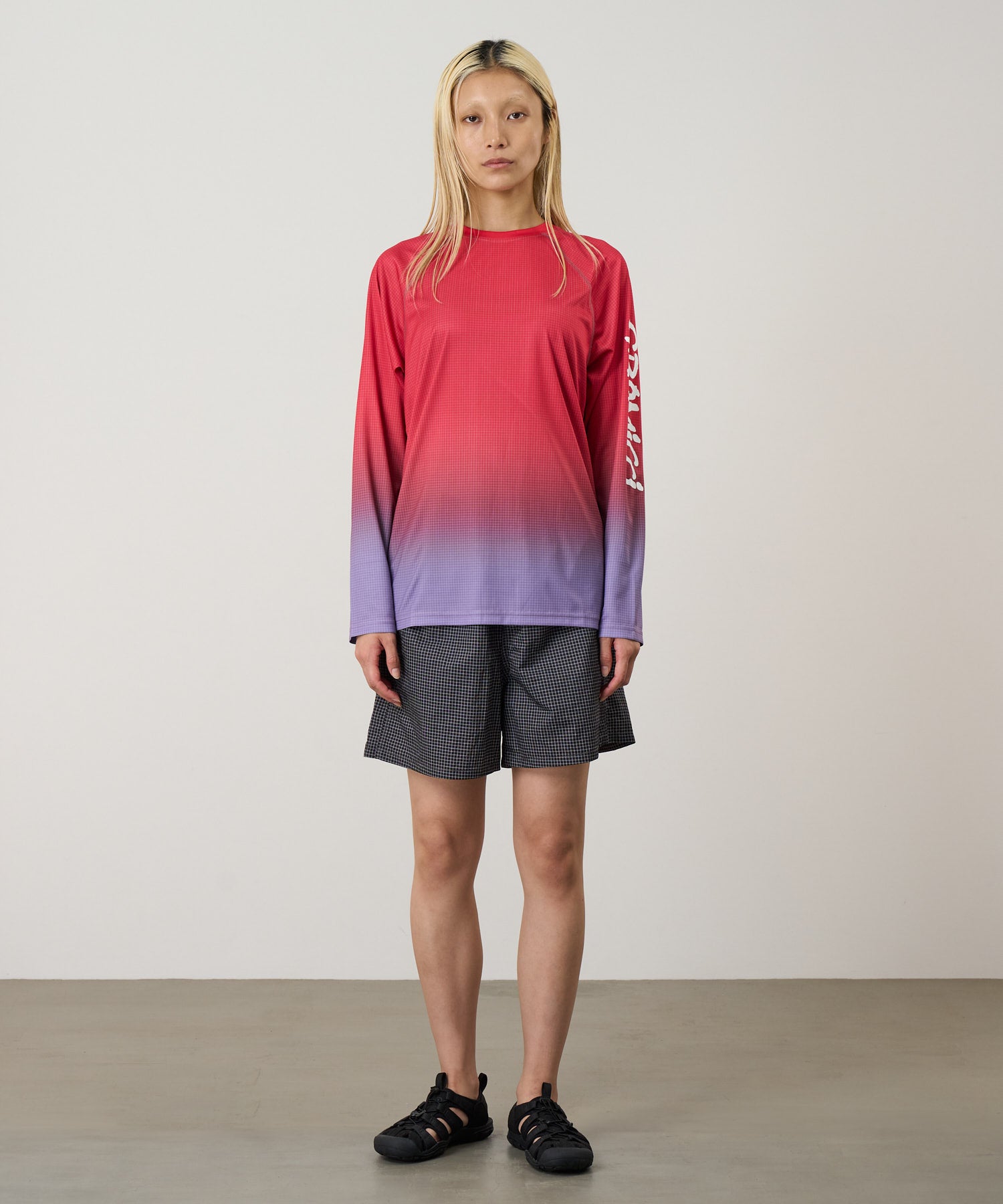 G6SU-J054_REDGRADIENT_fitting_W1