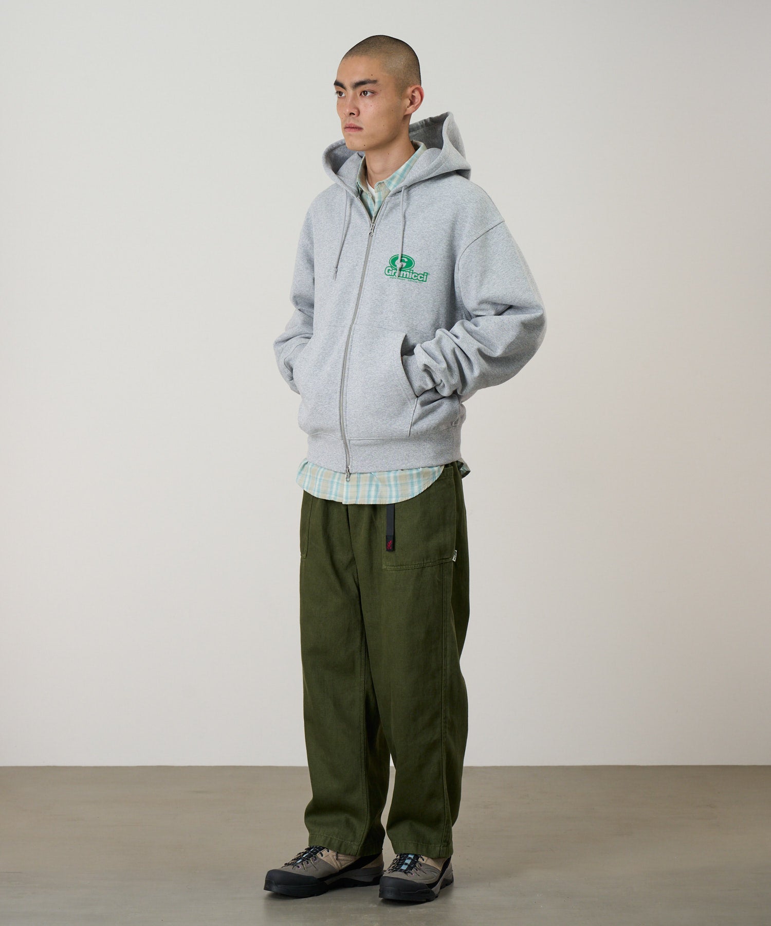 G6SU-J112_HEATHERGREY_fitting_M2