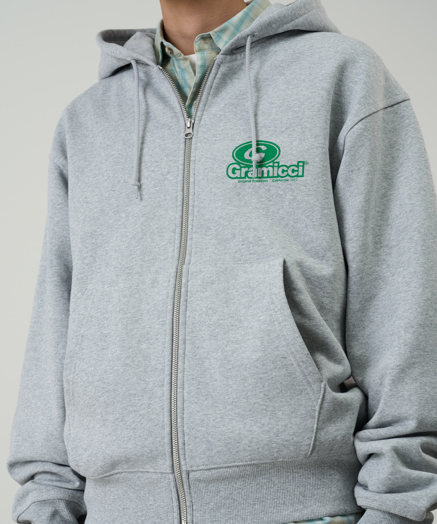 G6SU-J112_HEATHERGREY_fitting_M4
