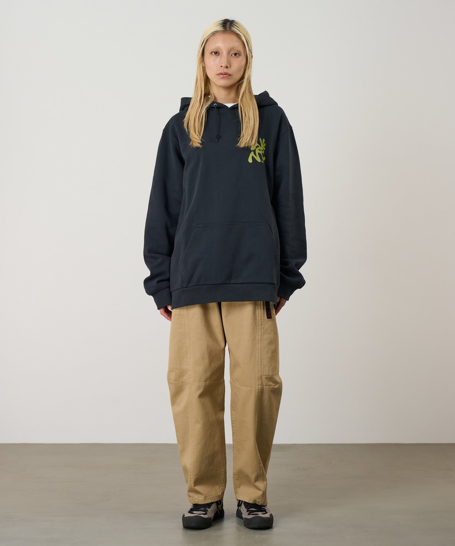 G6SU-J115_VINTAGEBLACK_fitting_W1