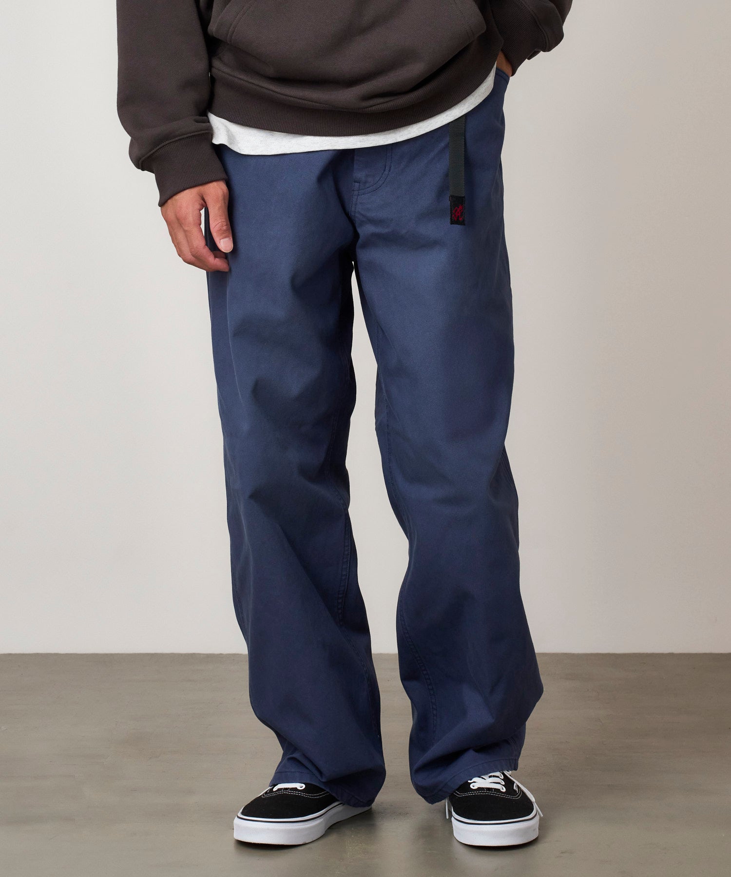 G5FM-P002-D_NAVY_fitting_M2