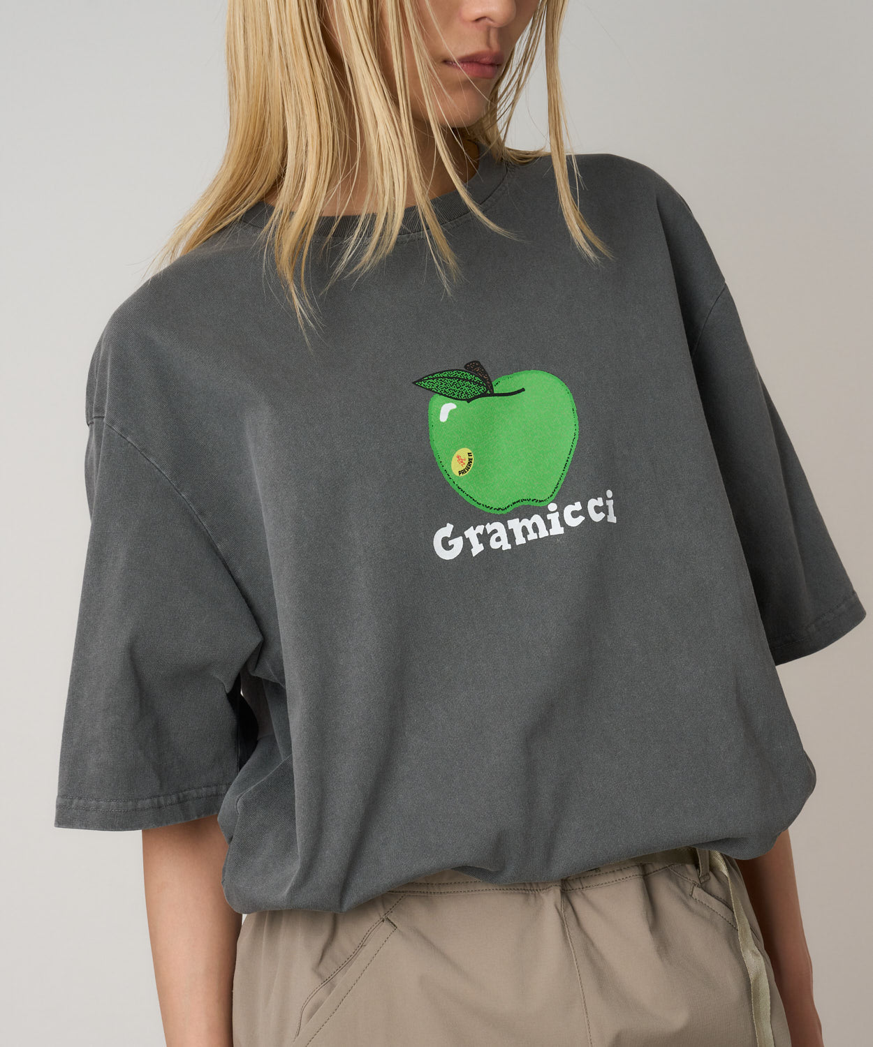 G5FU-T135_CHARCOALPIGMENT_fitting_U2