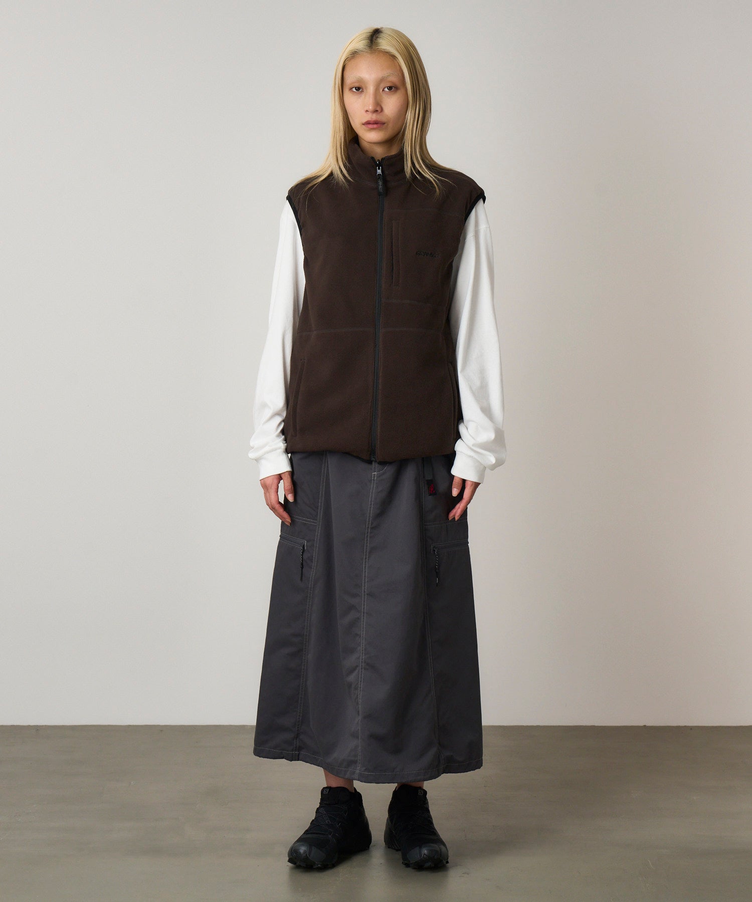 G5FW-SK067_CHARCOAL_fitting_W1