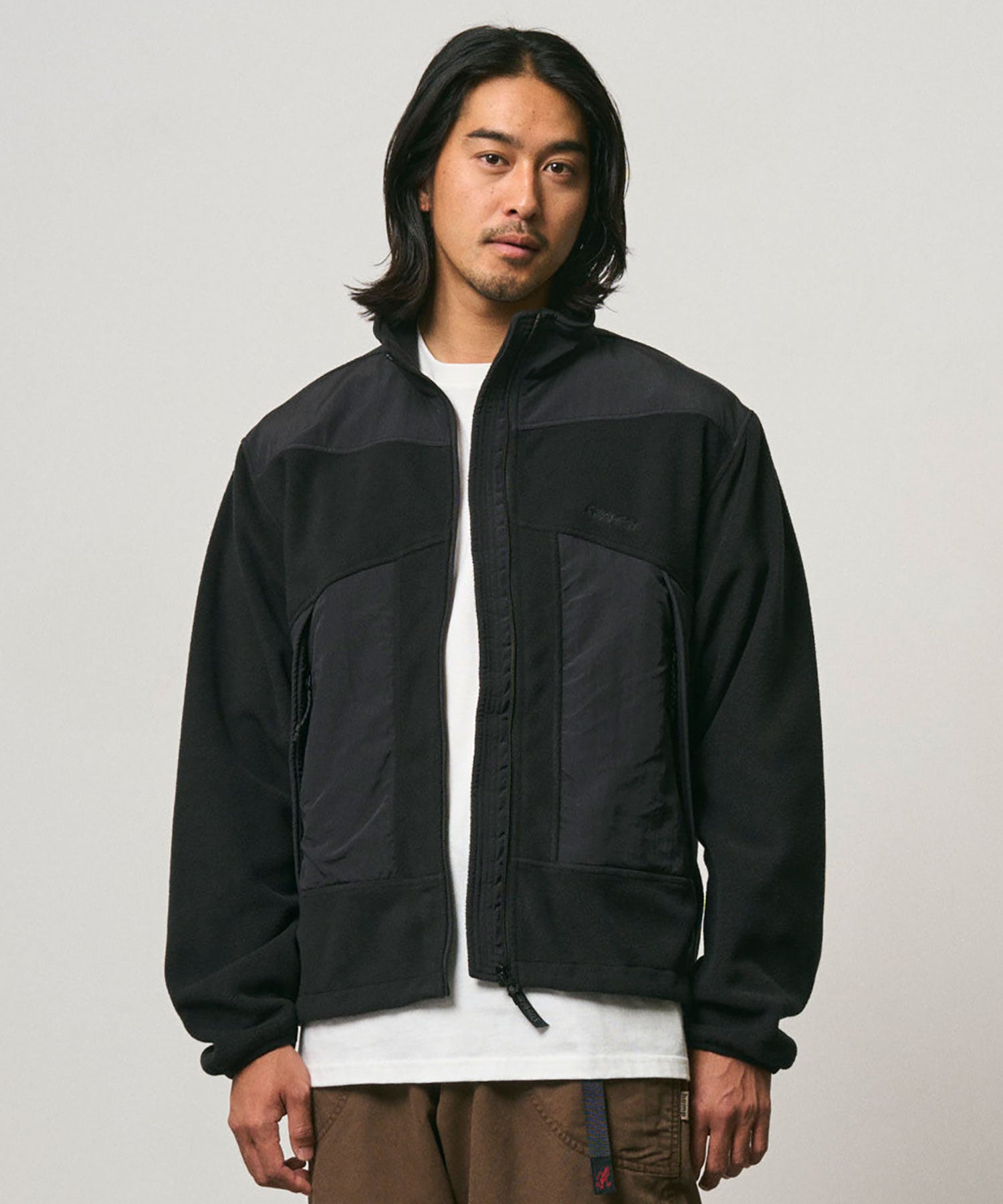 G6FM-J001_BLACK_fitting_M1