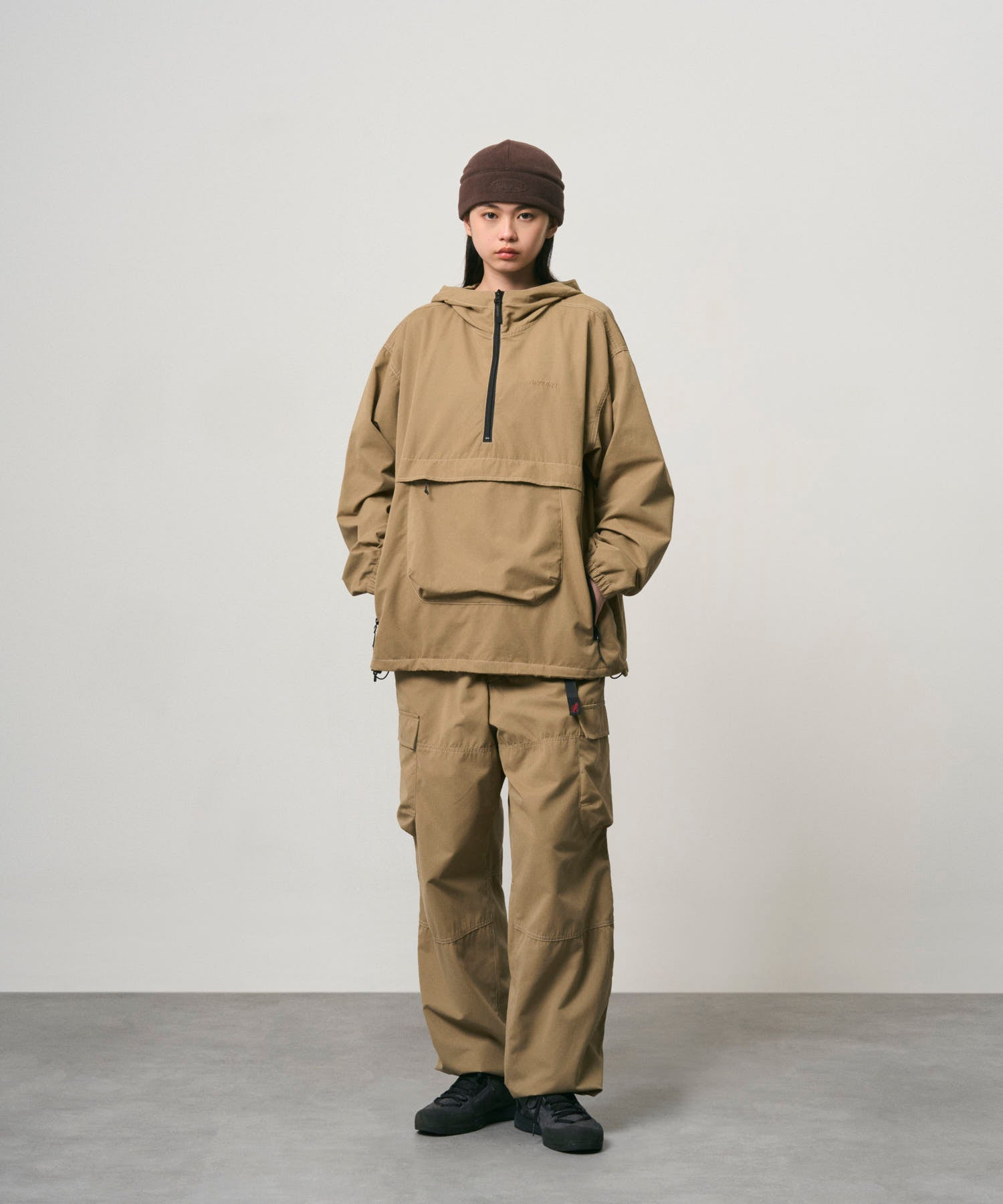 G6FM-J042_KHAKI_fitting_W2