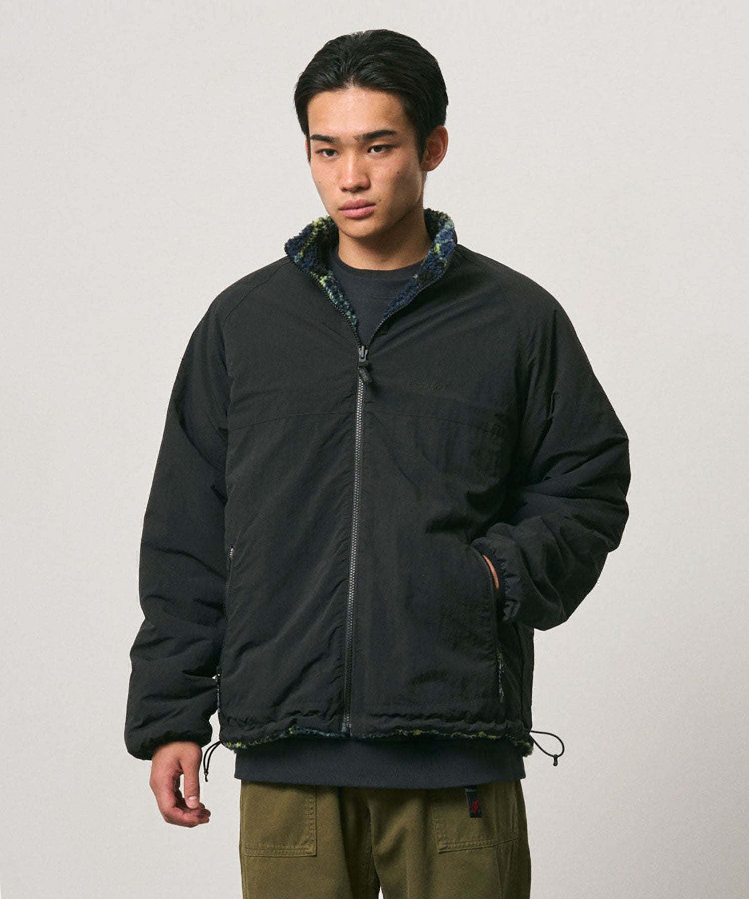 G6FM-J060_PLAIDBLACK_fitting_M1