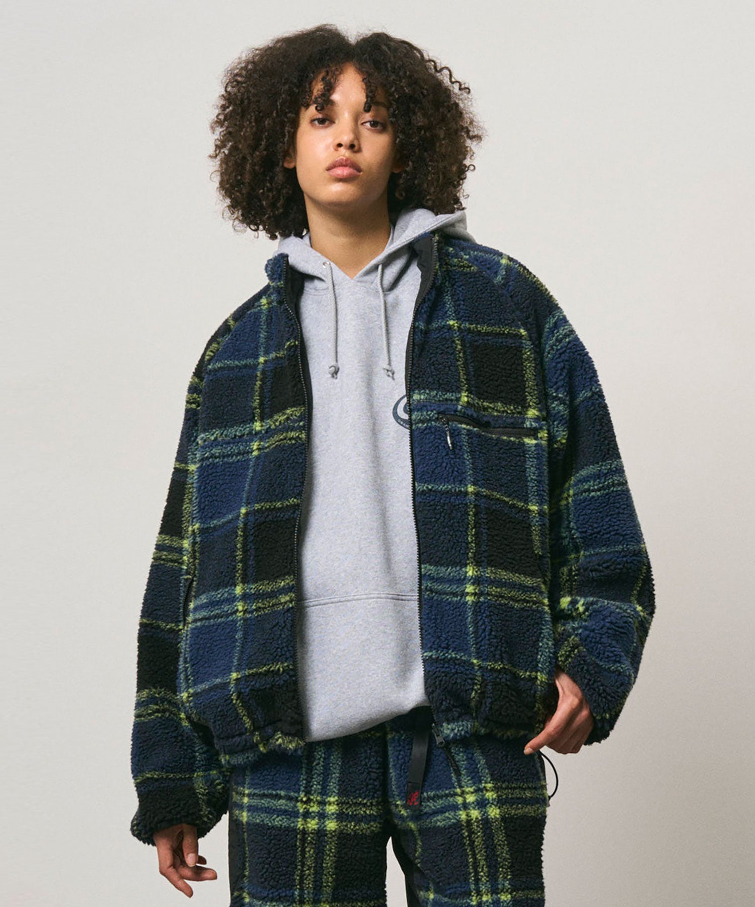 G6FM-J060_PLAIDBLACK_fitting_W1
