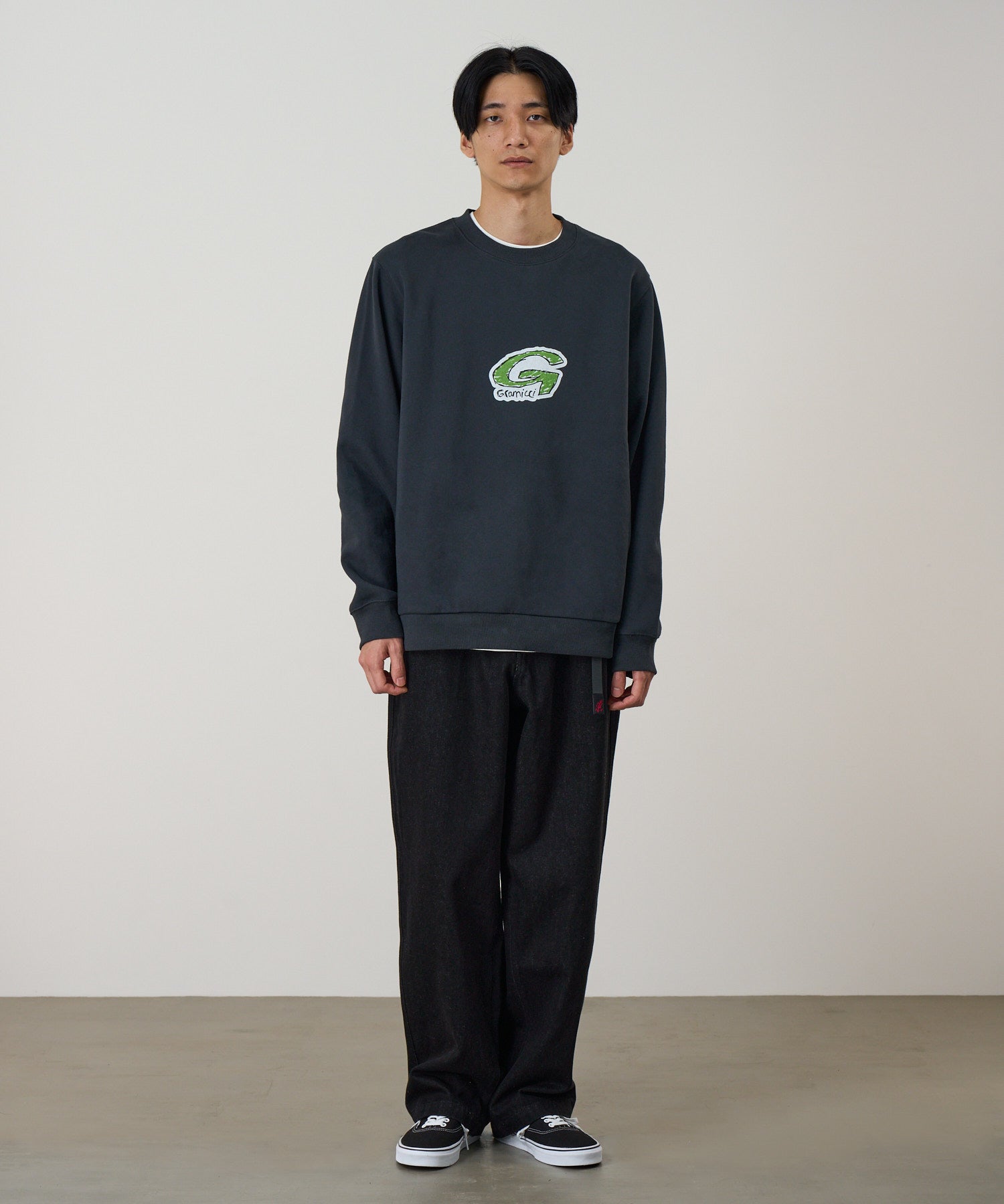 G6SU-J114_VINTAGEBLACK_fitting_M1