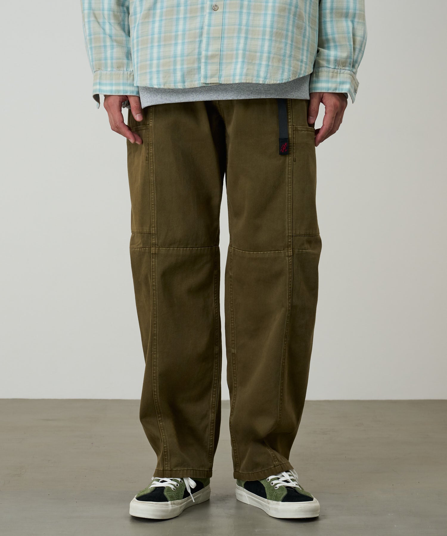 Voyager Pant Bark Pigment model fit side view relaxed outdoor pants